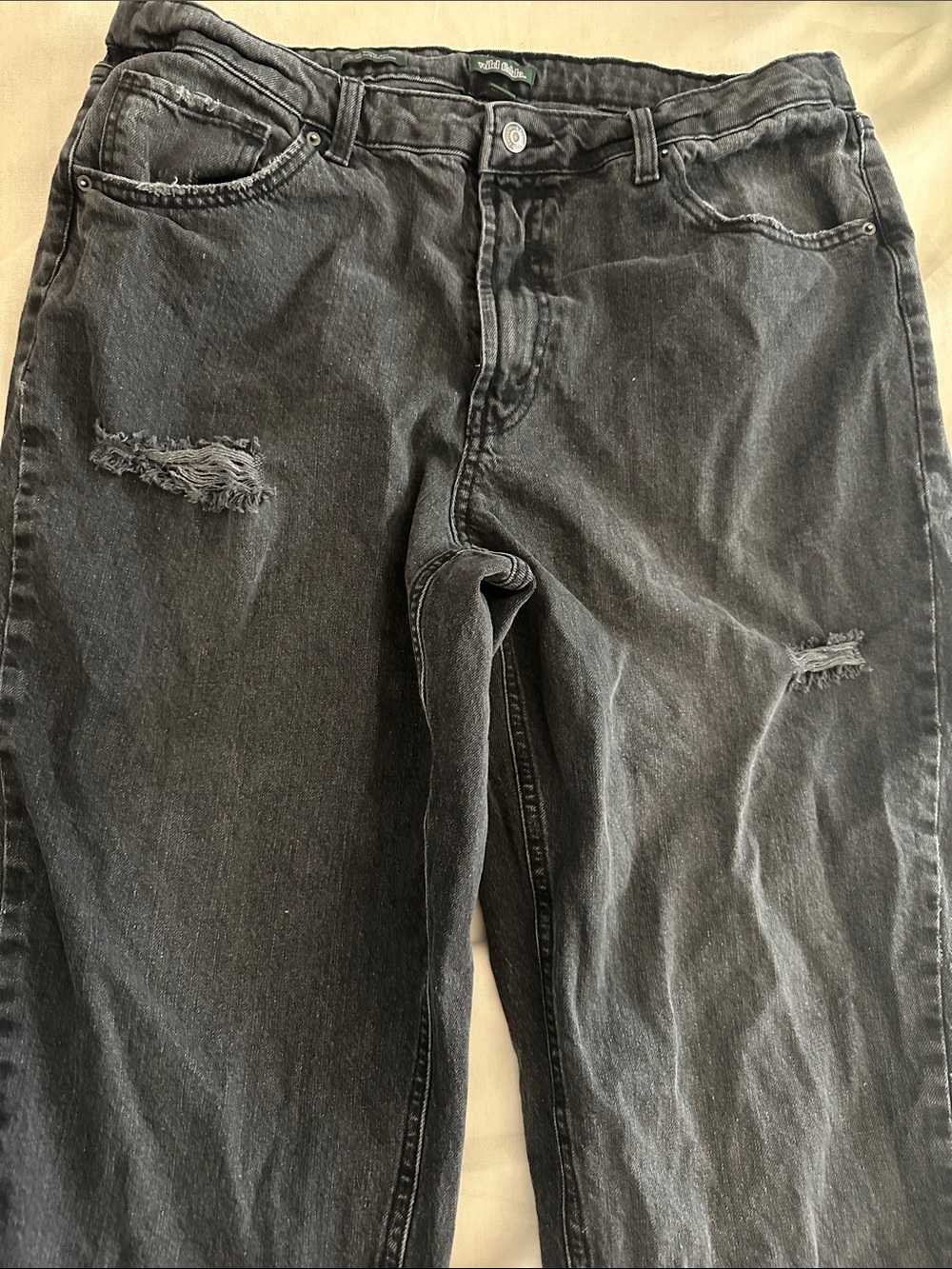 wild fable Women's Straight Leg Black Distressed Jeans
